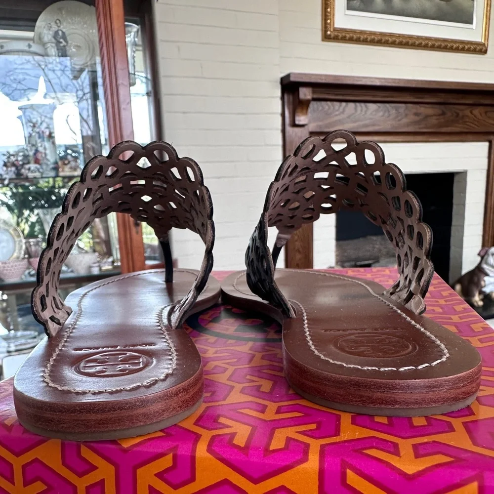 Tory Burch Navy “Davy Flat” Laser-Cut Leather Thong Sandals with Brown Footbed - Picture 5 of 6